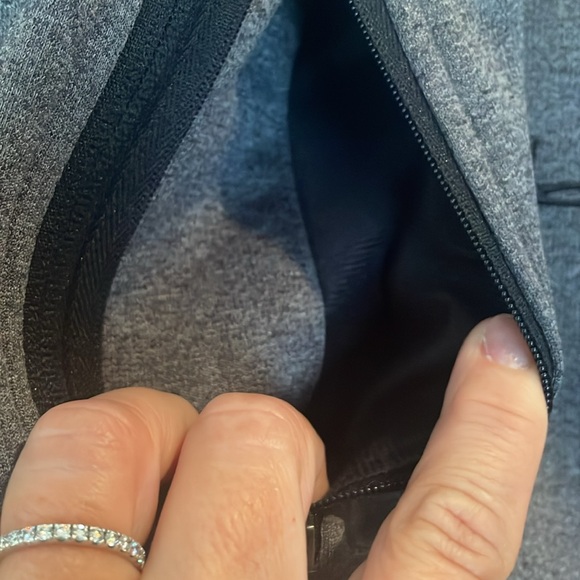 Under Armour Long Sleeve Full Zip Top-Men's size Medium-GUC - Picture 4 of 16